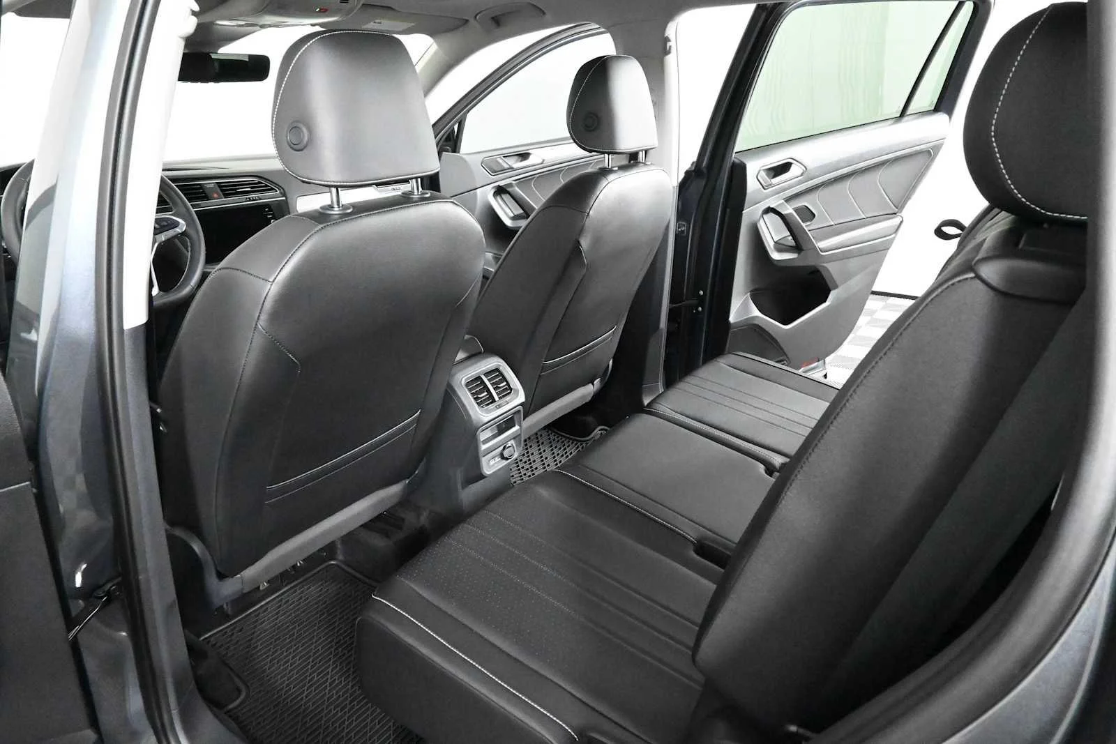 Certified Used 2024 Platinum Gray Metallic Volkswagen SE image 15