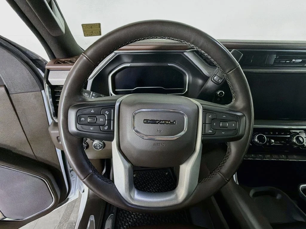 Used 2024 White Frost Tricoat GMC Denali image 13