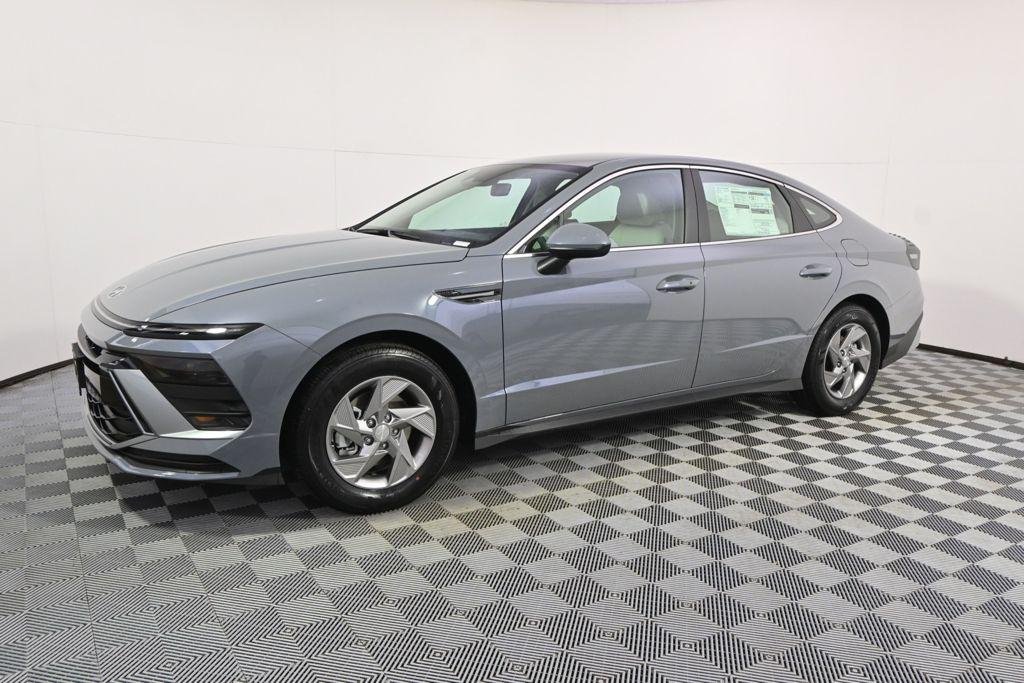 New 2026 Blue Hyundai SE image 2