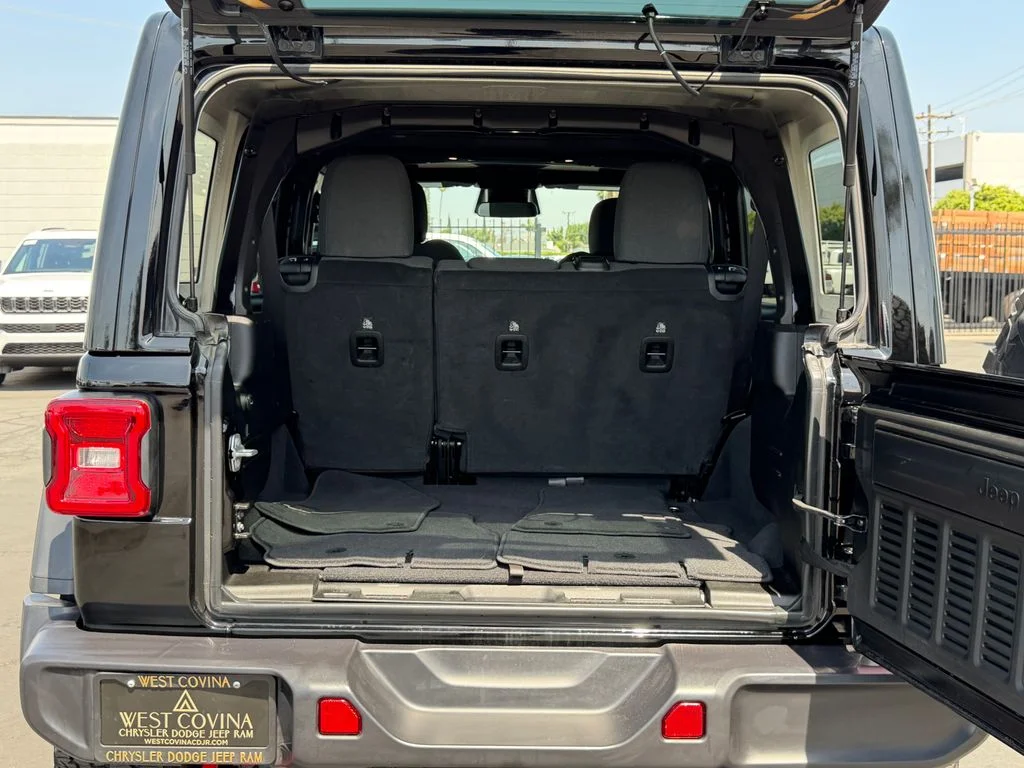 Certified Used 2025 Black Jeep Rubicon image 21