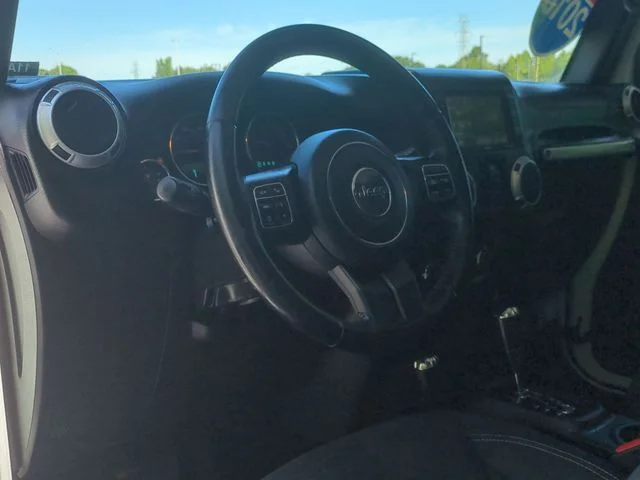 Used 2018 White Jeep Unlimited Sahara image 29