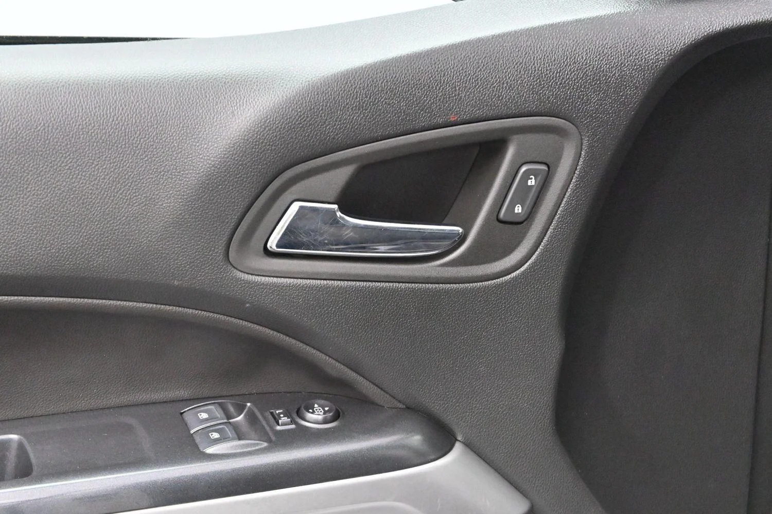 Used 2022 Summit White Chevrolet 4WD LT image 10