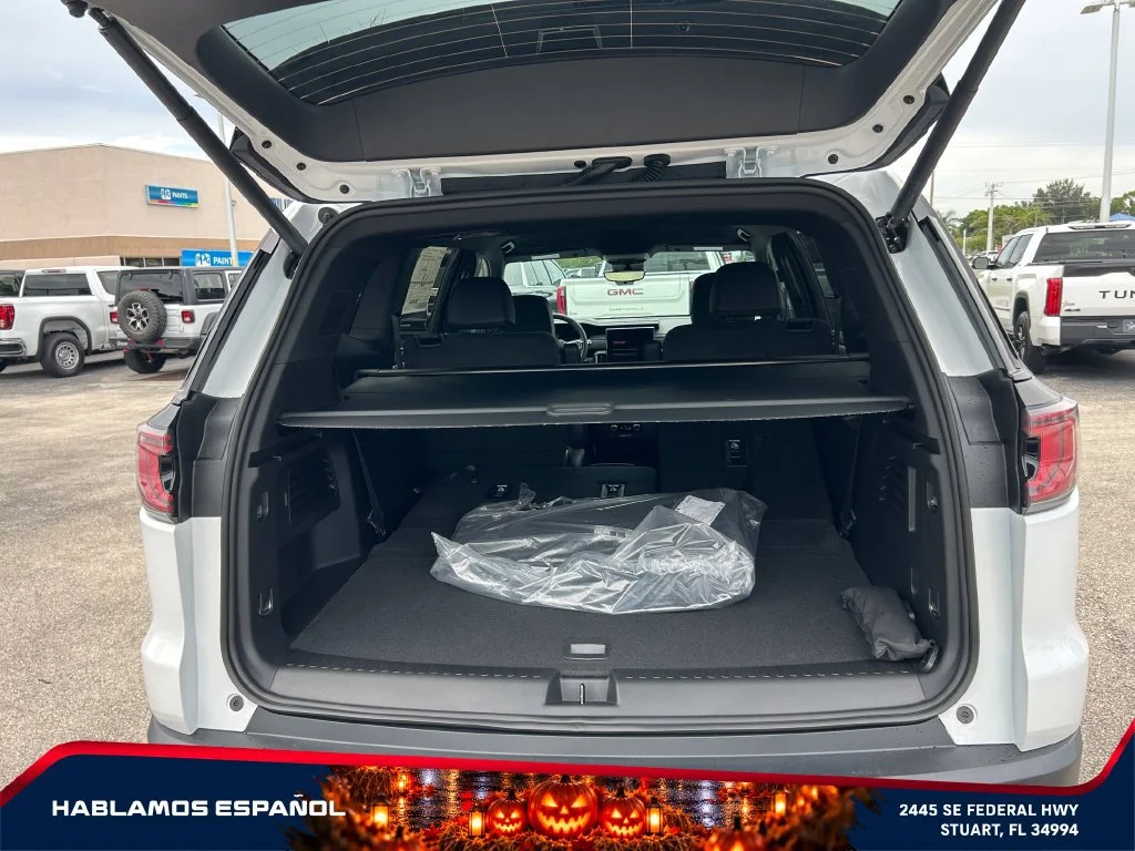 New 2026 Summit White GMC Elevation image 10