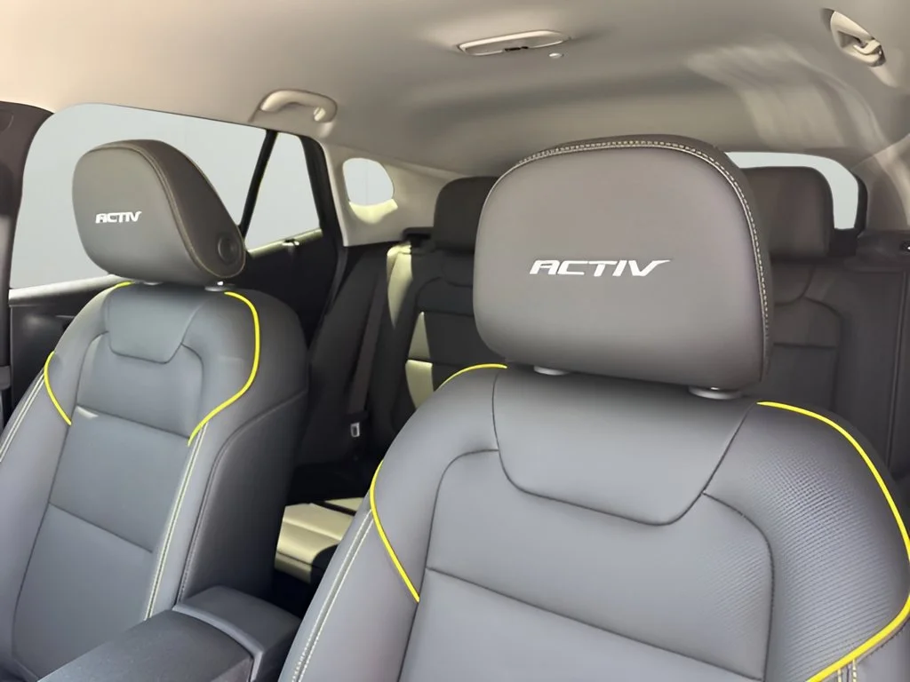 New 2026 Mosaic Black Metallic Chevrolet ACTIV image 13