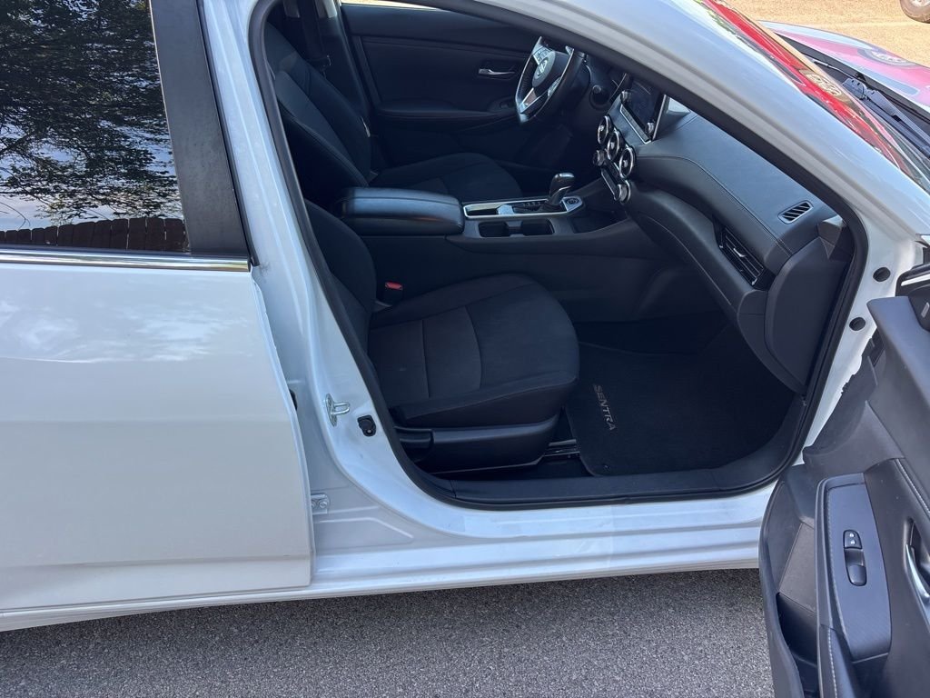Used 2022 White Nissan SV image 12