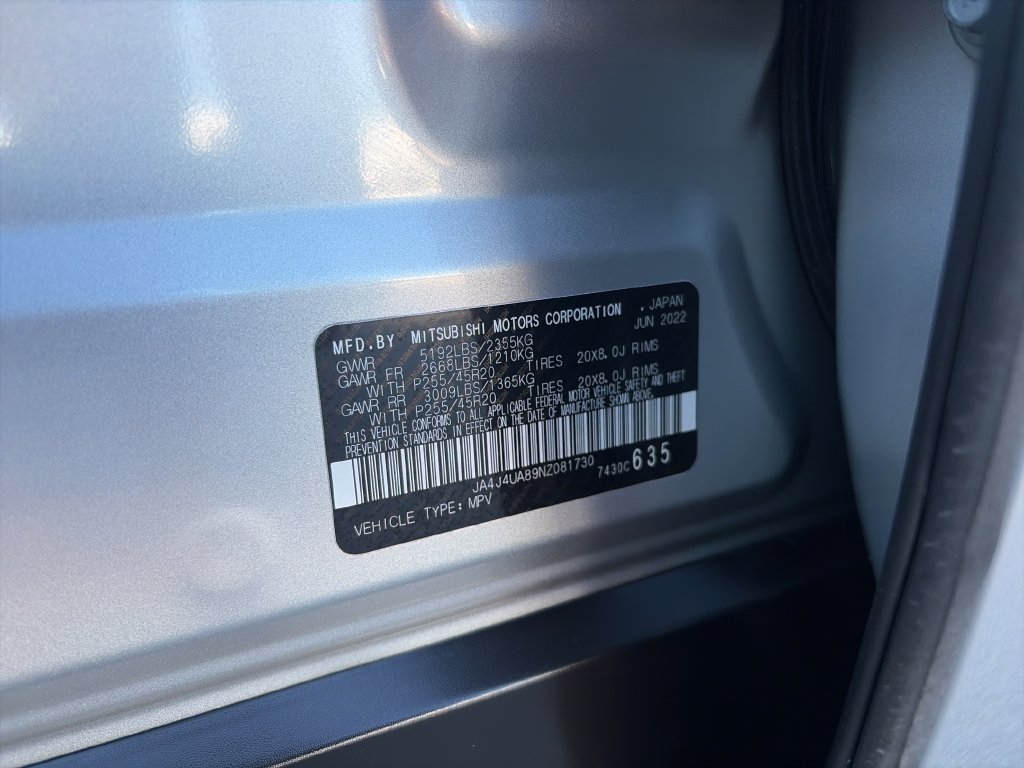 Used 2022 Silver Mitsubishi SE image 29