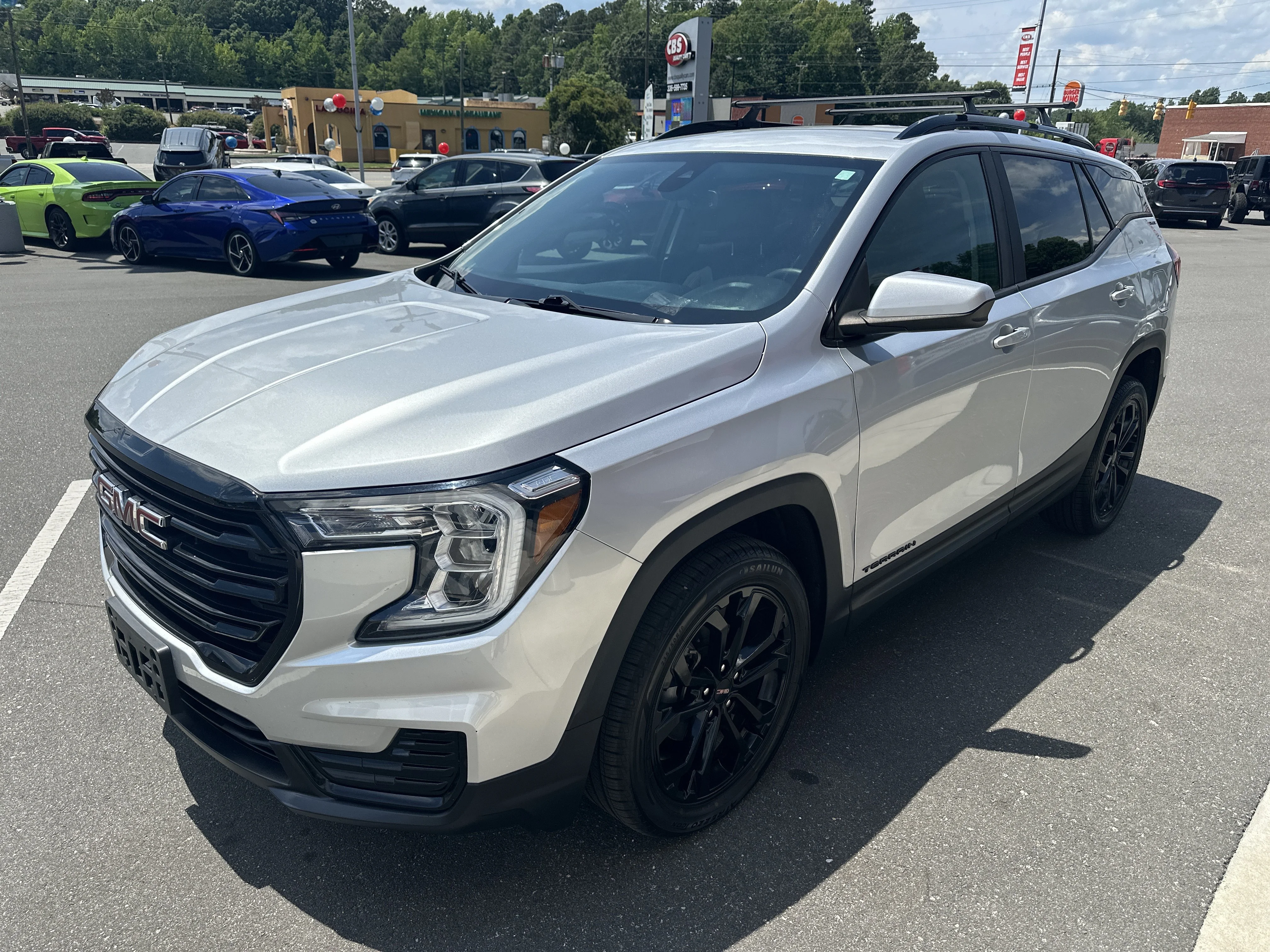 Used 2022 Quicksilver Metallic GMC SLE image 4