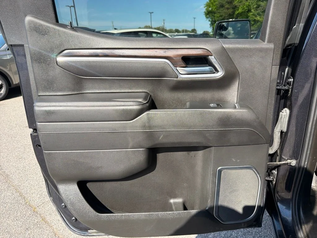 Used 2025 Silver GMC SLT image 23