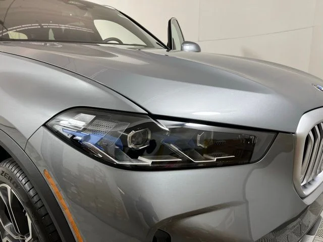 Used 2026 Skyscraper Grey Metallic BMW xDrive40i image 21