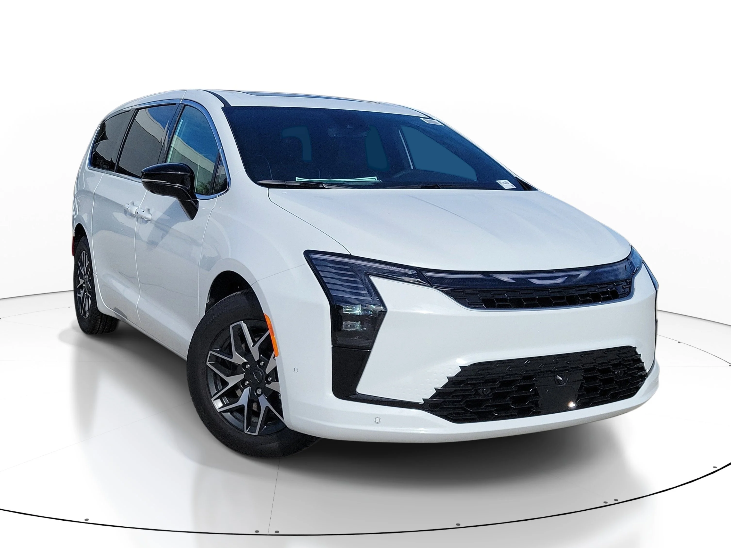 2027 Chrysler Pacifica Limited's photo