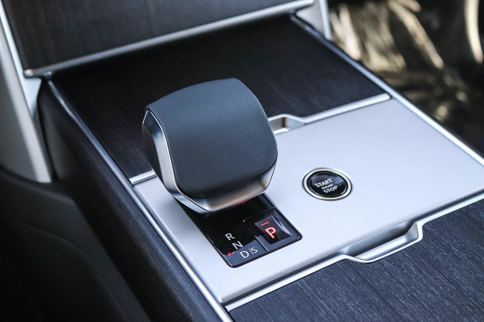 New 2026 Fuji White Land Rover SE image 20