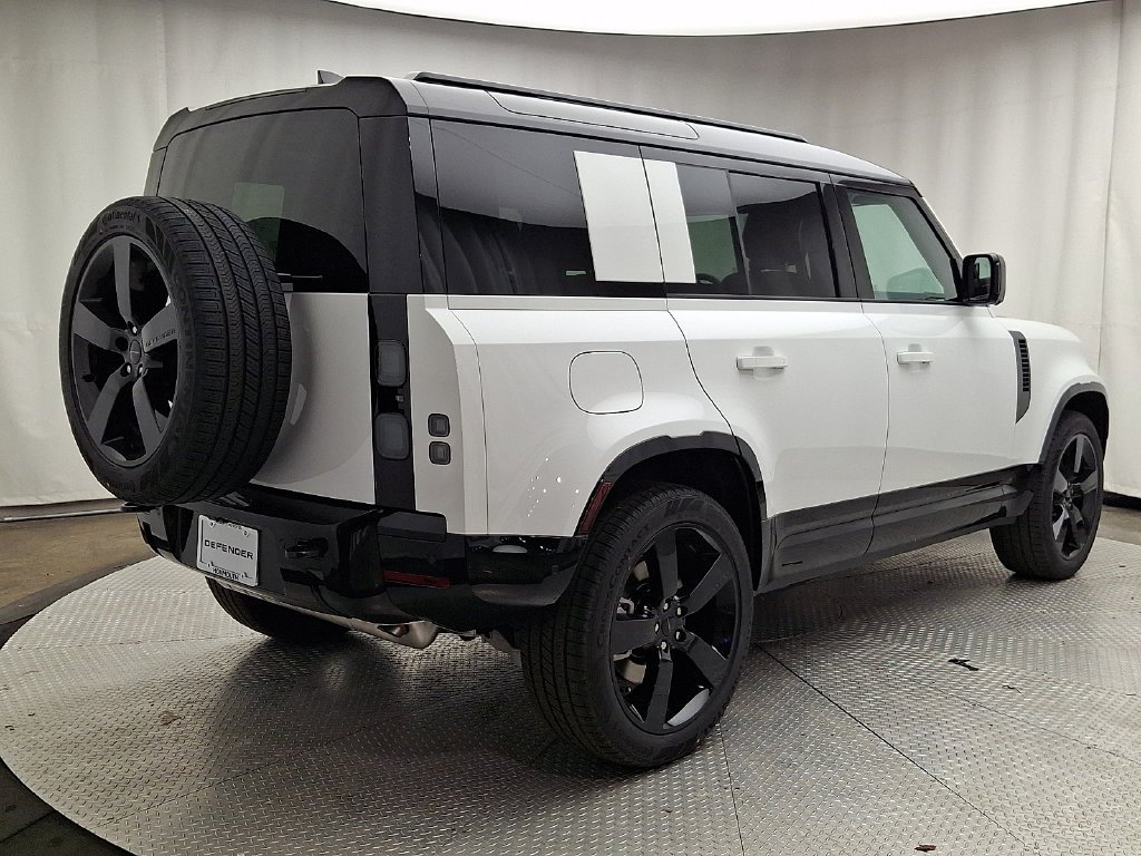 New 2026 Fuji White Land Rover X-Dynamic SE image 3