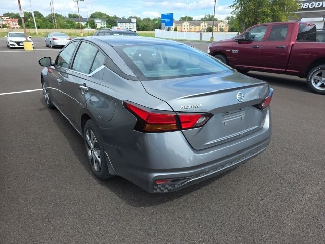 Used 2022 Nissan Altima S with VIN 1N4BL4BV9NN424017 for sale in O'Fallon, IL