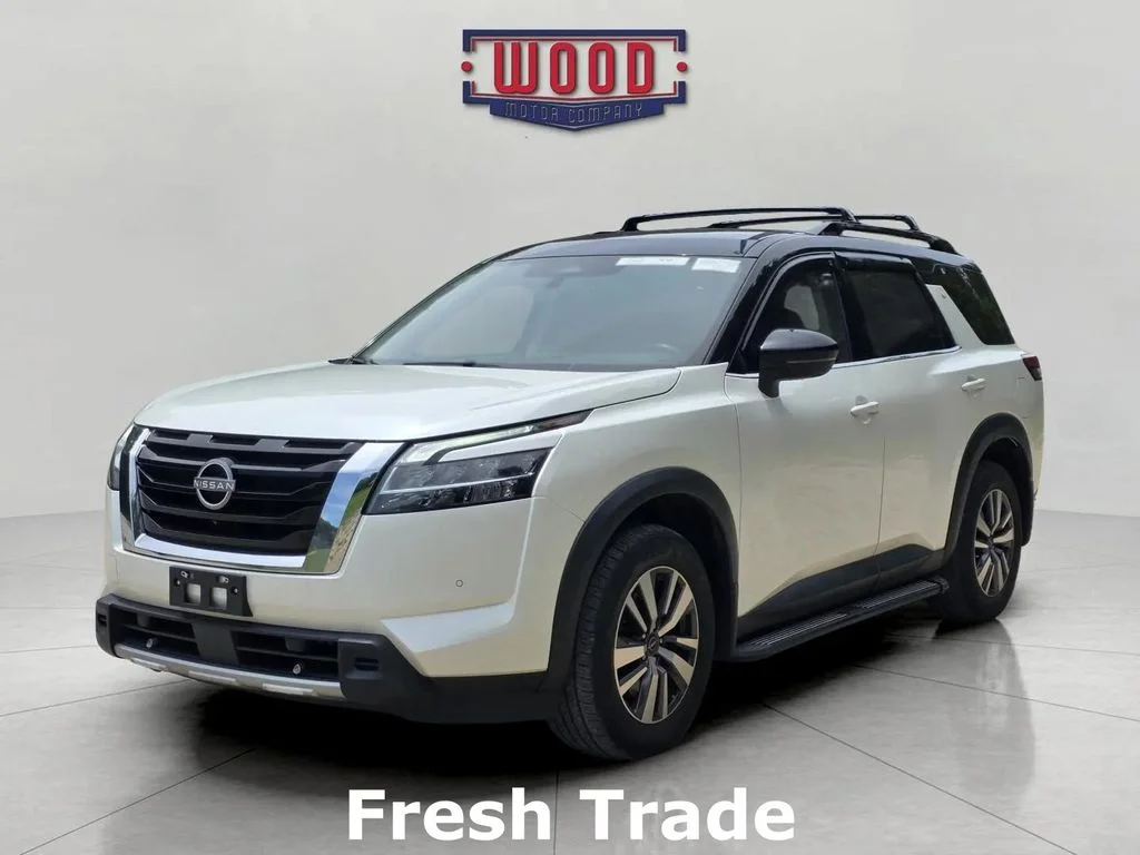 Used 2023 Pearl White Tricoat Super Black Nissan SL image 3