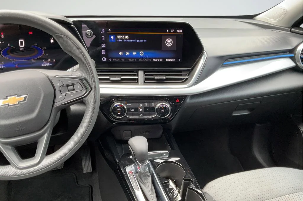 2025 Chevrolet Trax LT - Photo 16