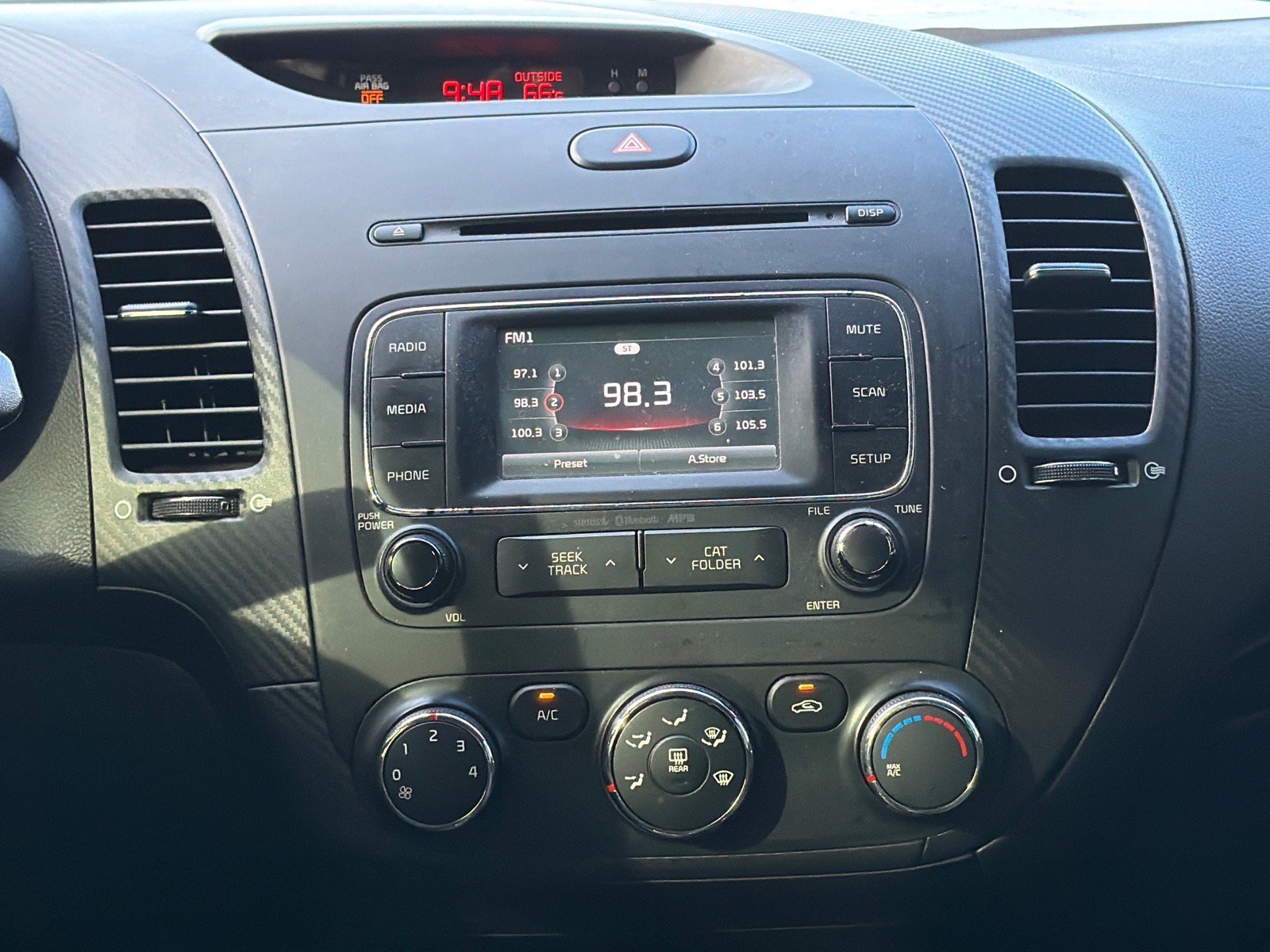 Used 2016 Snow White Pearl Kia EX image 10