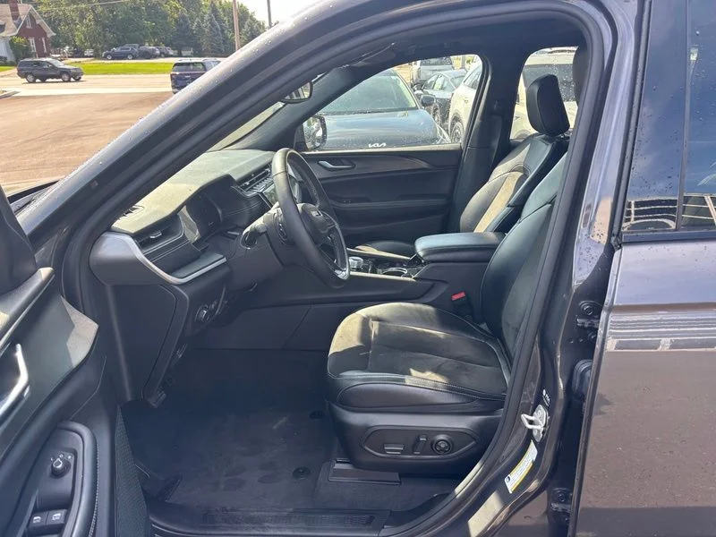 Used 2023 Gray Jeep Altitude X image 9