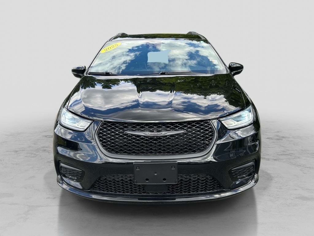 Used 2025 Black Chrysler Limited image 8