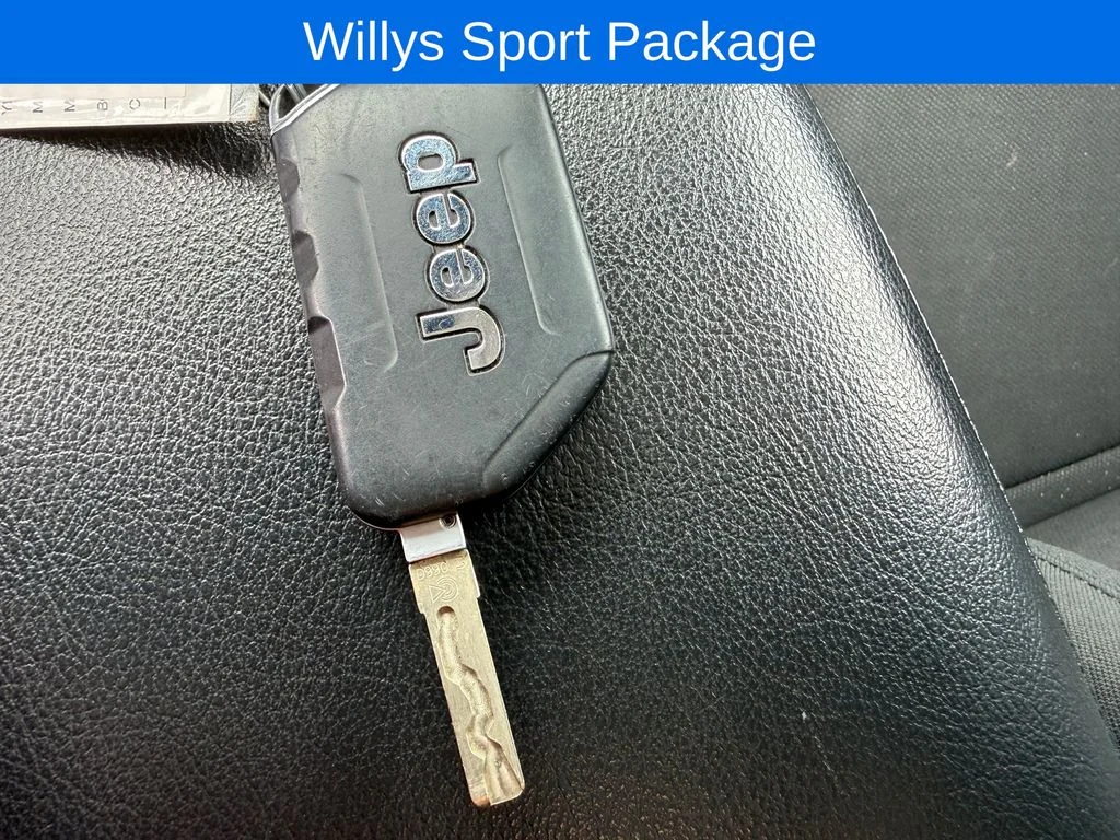 Used 2022 Silver Jeep Sport image 25