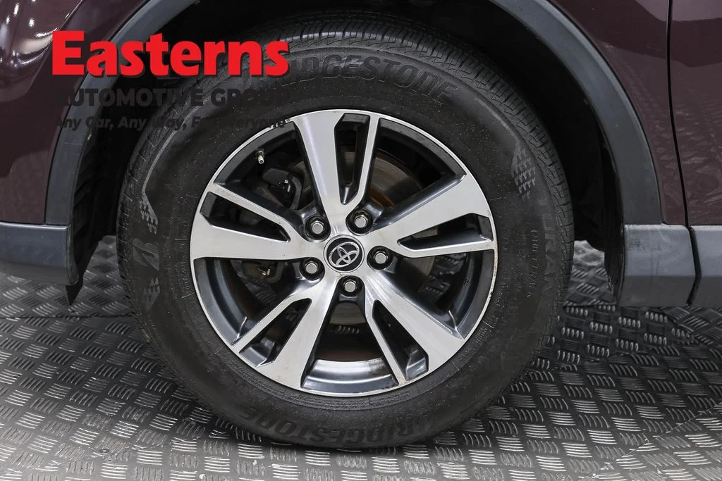 Used 2016 Black Toyota XLE image 33
