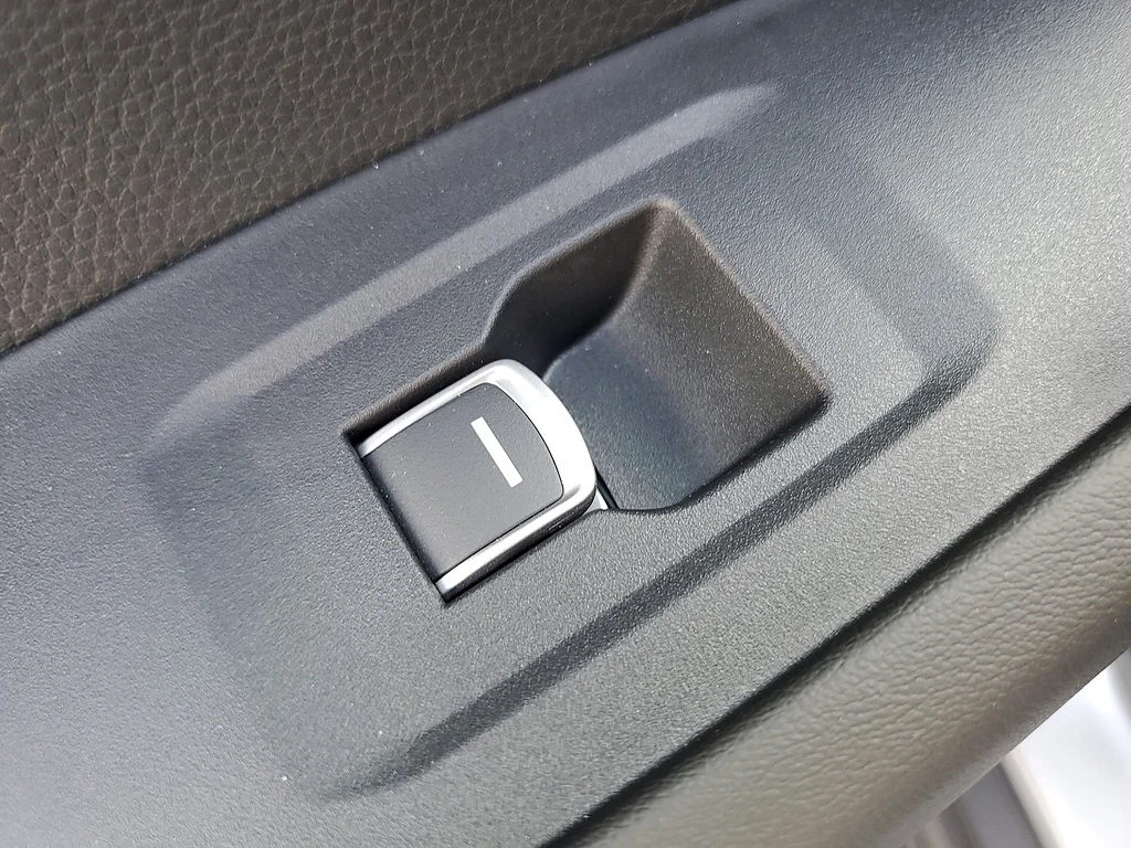 Certified Used 2024 Solar Silver Metallic Honda LX image 14