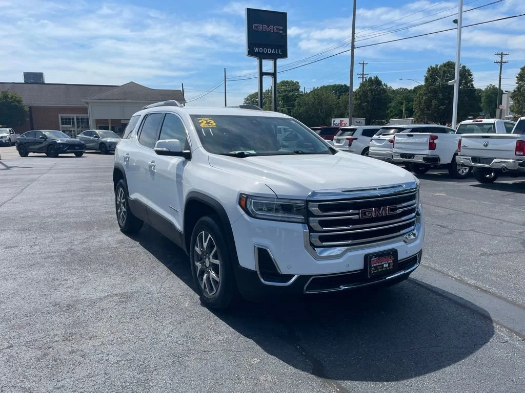 Used 2023 Summit White GMC SLE image 1