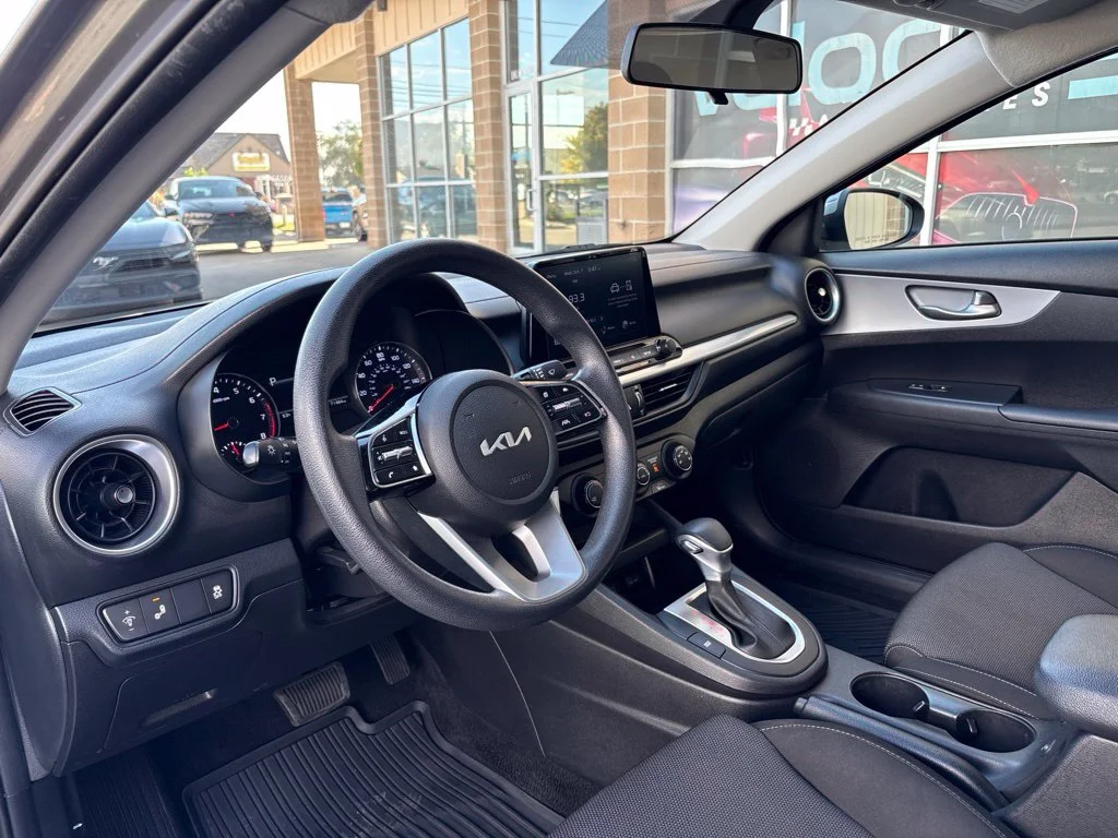 Used 2022 Gray Kia LXS image 9