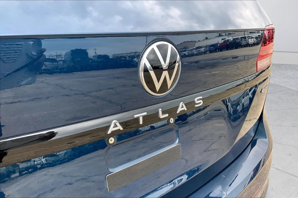 Certified Used 2023  Volkswagen 3.6L V6 SEL R-Line image 31