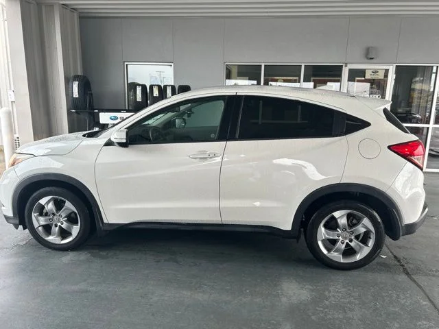 Used 2017 White Honda EX-L image 4