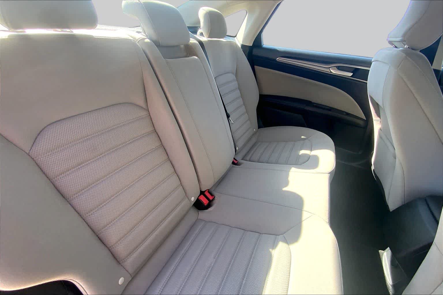 Used 2018 Shadow Black Ford S image 19