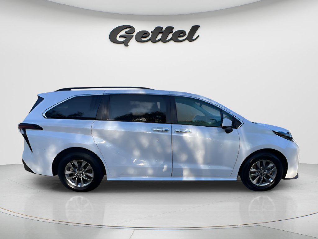 Used 2025 Beige Toyota XLE image 4