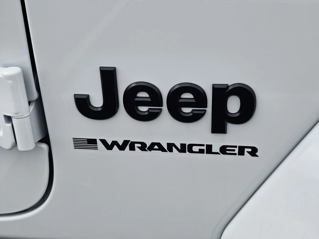 New 2026 Bright White Clear-Coat Exterior Paint Jeep Sahara image 6