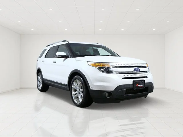 Used 2011 White Ford Limited image 1