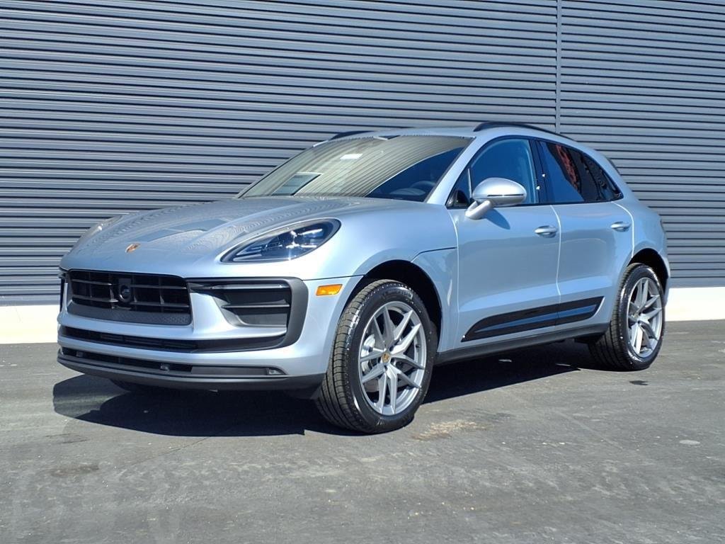 2025 Porsche Macan Base