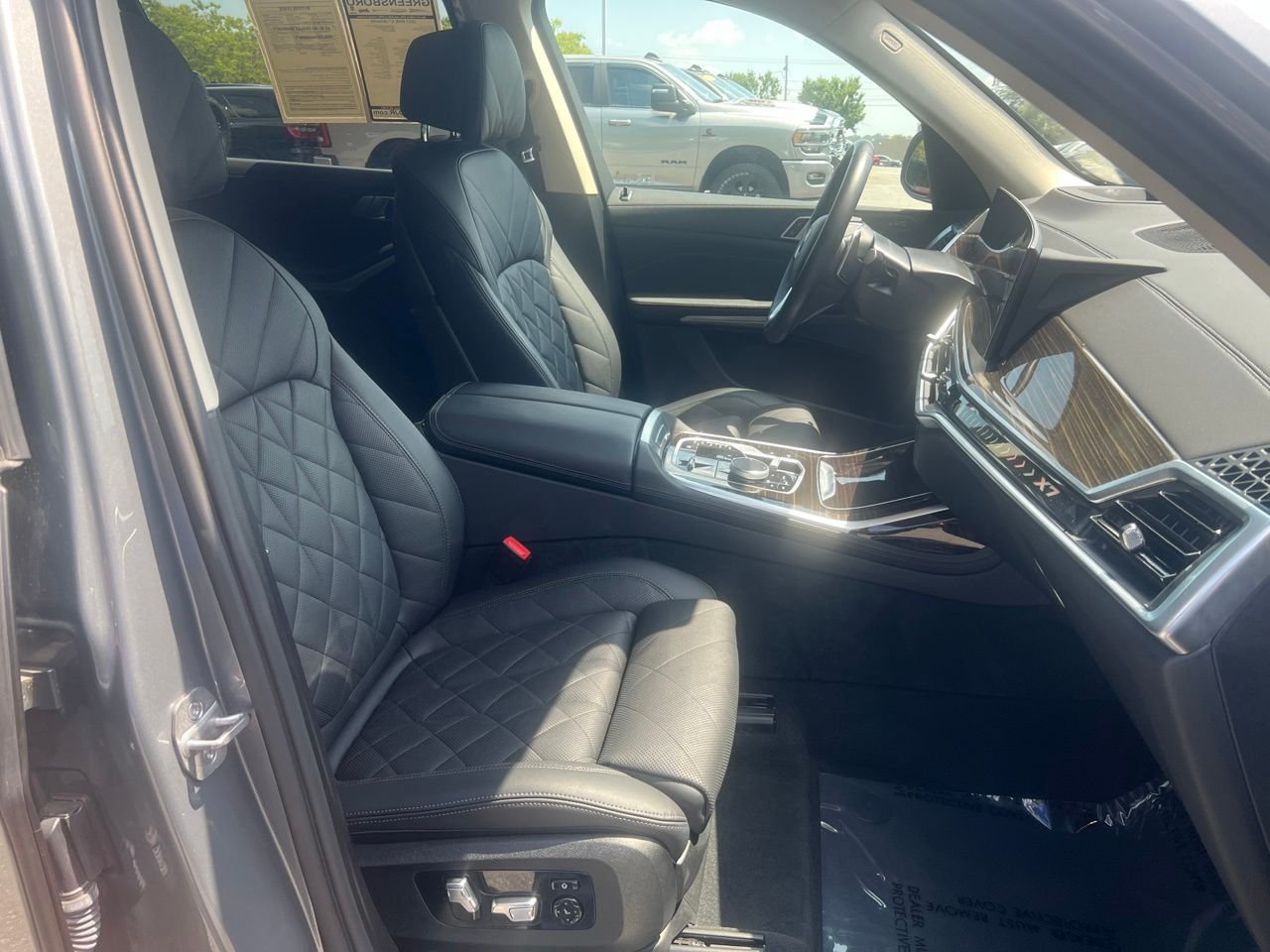 Used 2023 Gray BMW xDrive40i image 21