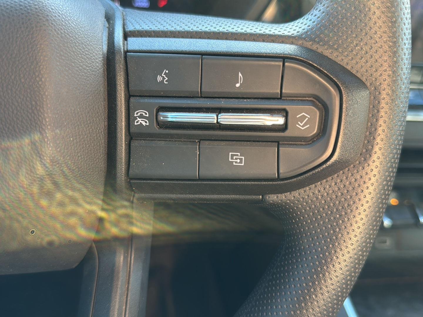 Used 2025 Summit White Chevrolet 4WD Trail Boss image 13