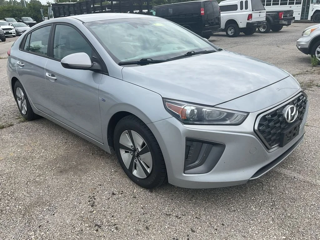 Used 2020 Silver Hyundai Blue image 12