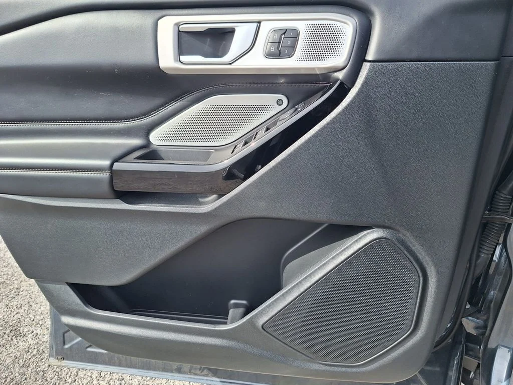 Used 2022 Blue Ford Platinum image 22