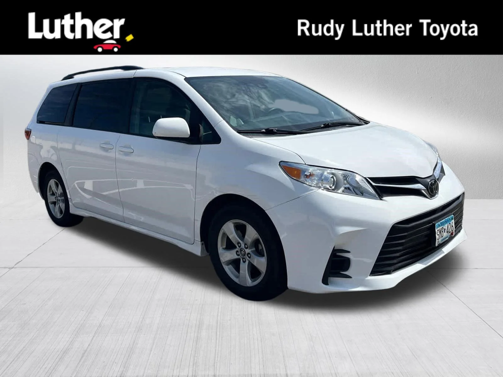 2018 Toyota Sienna LE V6 8-Passenger's photo