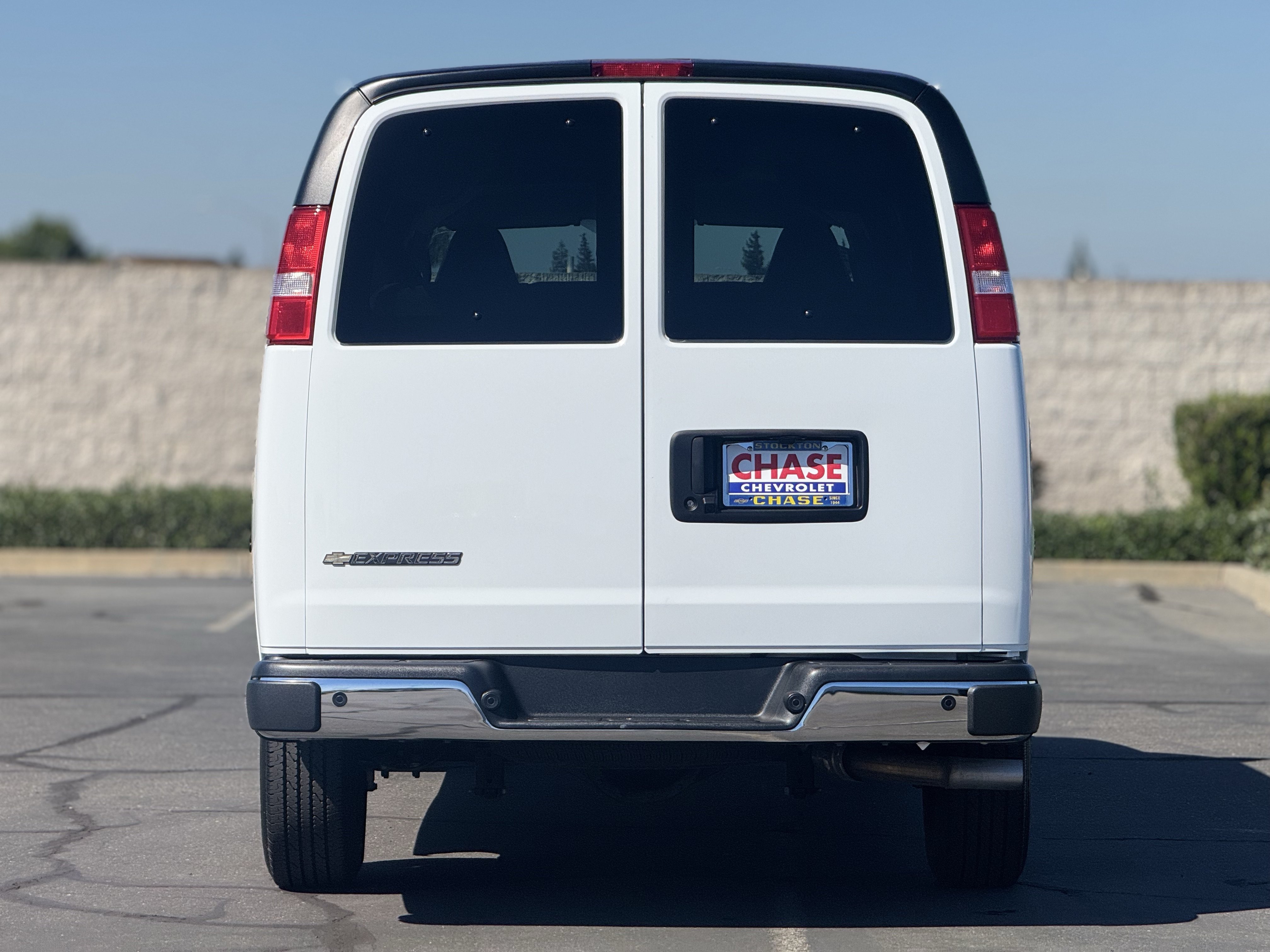 2025 Chevrolet Express Passenger LT - Photo 6
