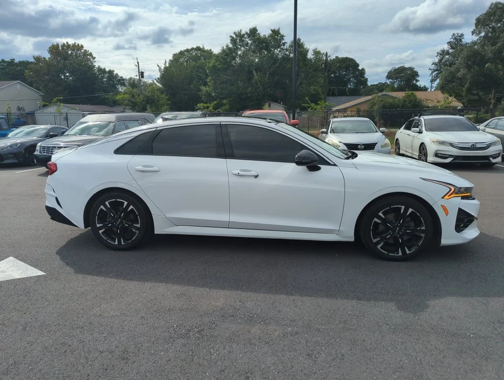 Used 2023 White Kia GT-Line image 8