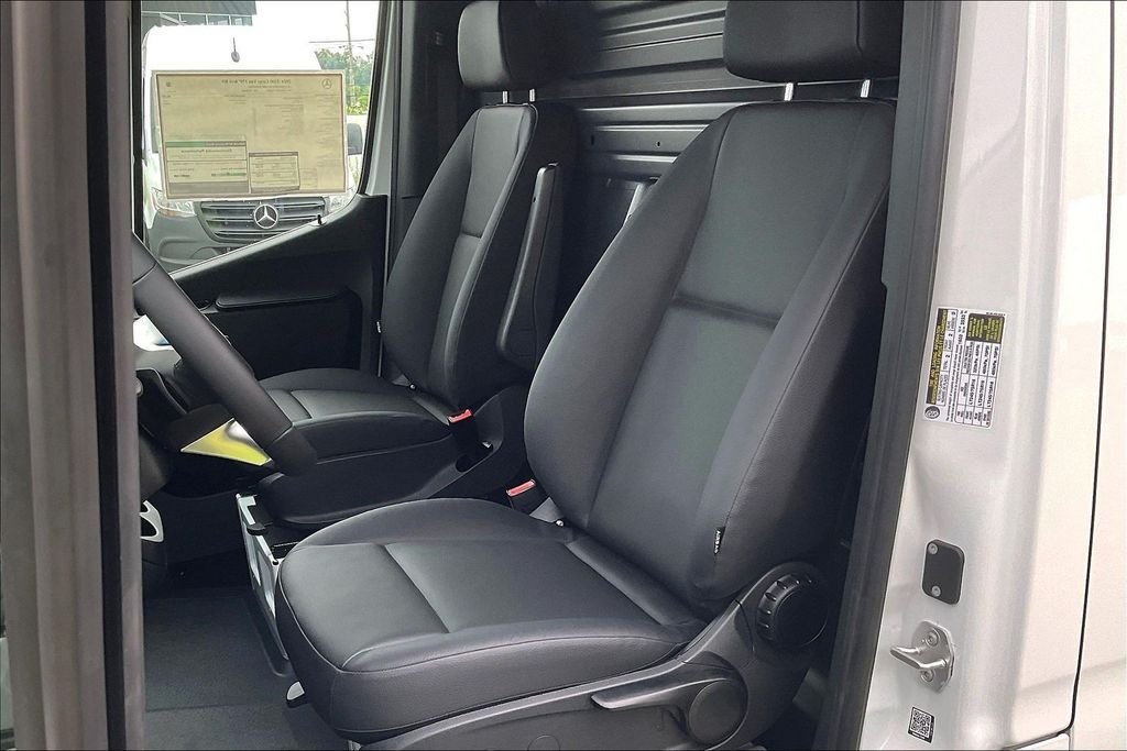 New 2026 Arctic White Mercedes-Benz Cargo 170 WB image 8