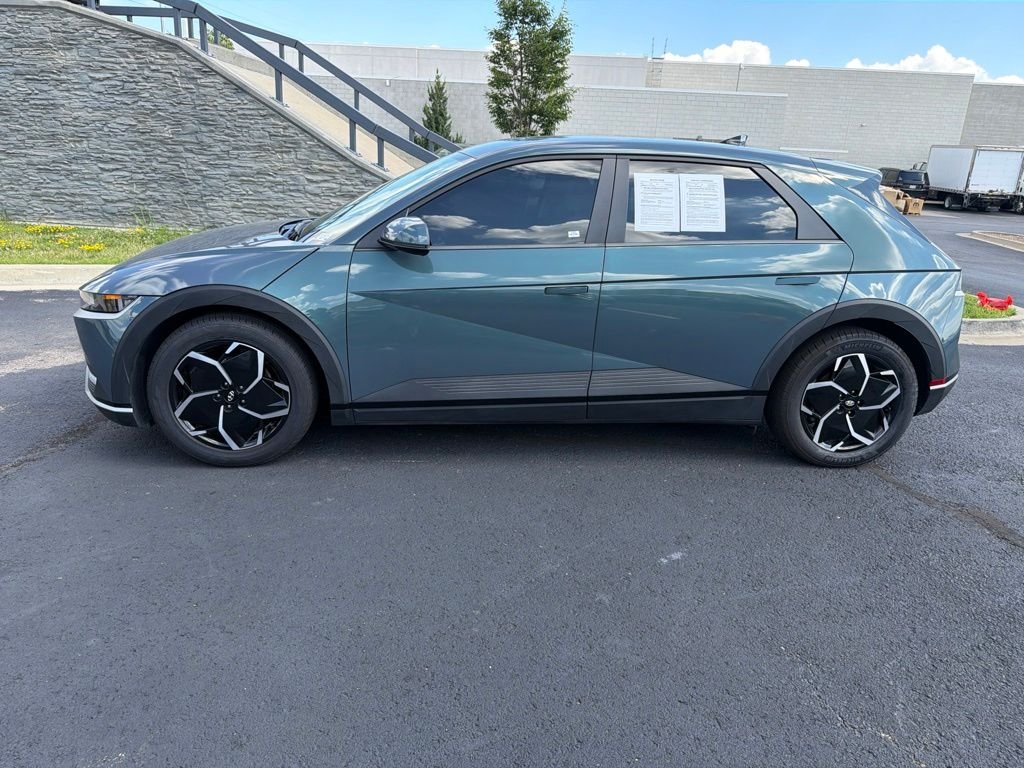 Used 2023 Green Hyundai SEL image 4