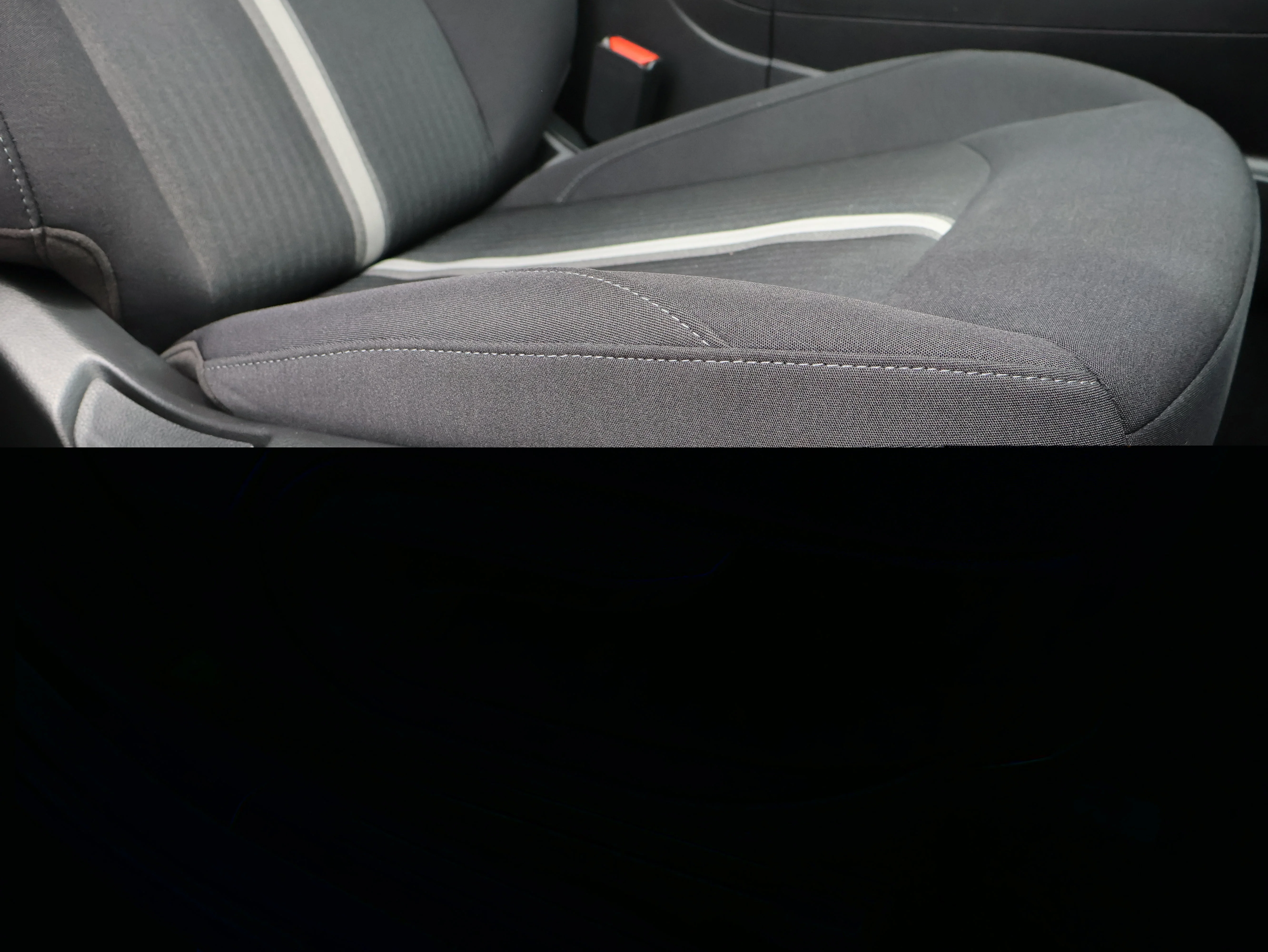 Used 2025 Aero Silver Hyundai SEL image 9