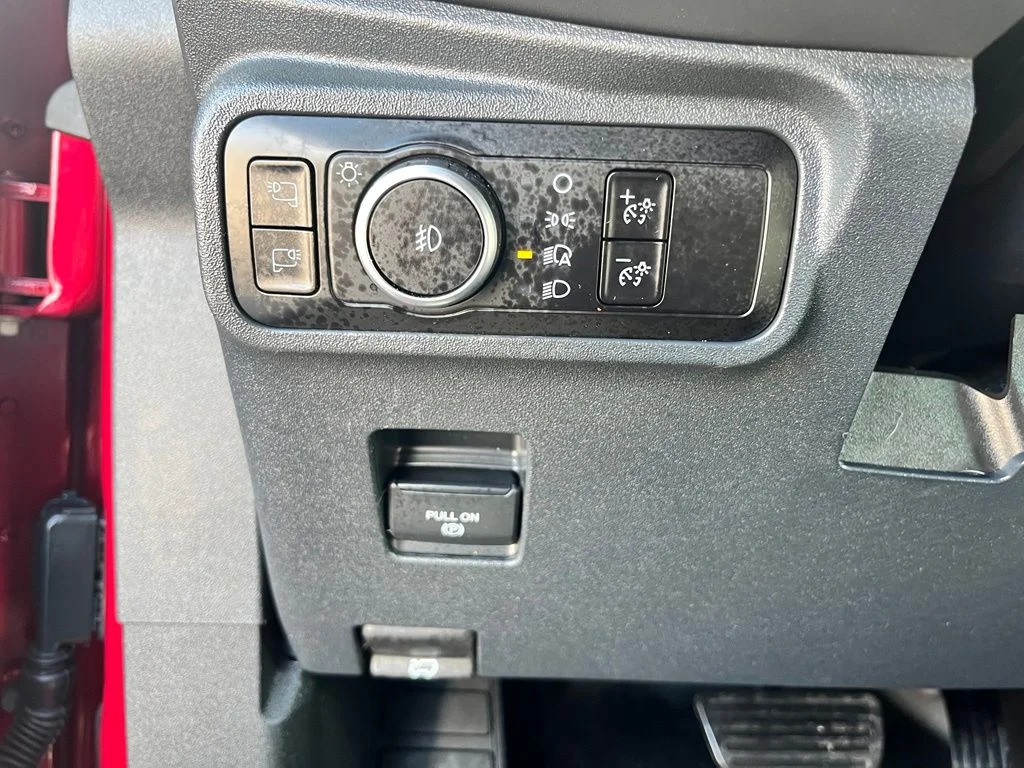 Used 2025 Red Ford Badlands image 15