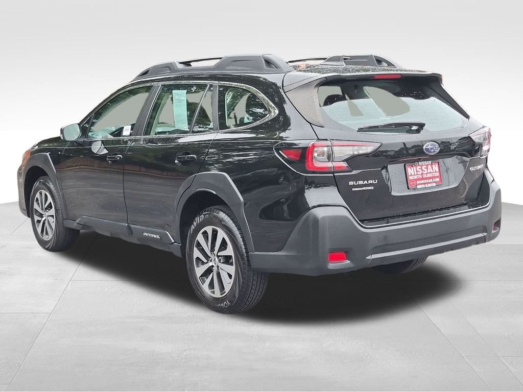 Used 2024 Crystal Black Silica Subaru 2.5i image 10