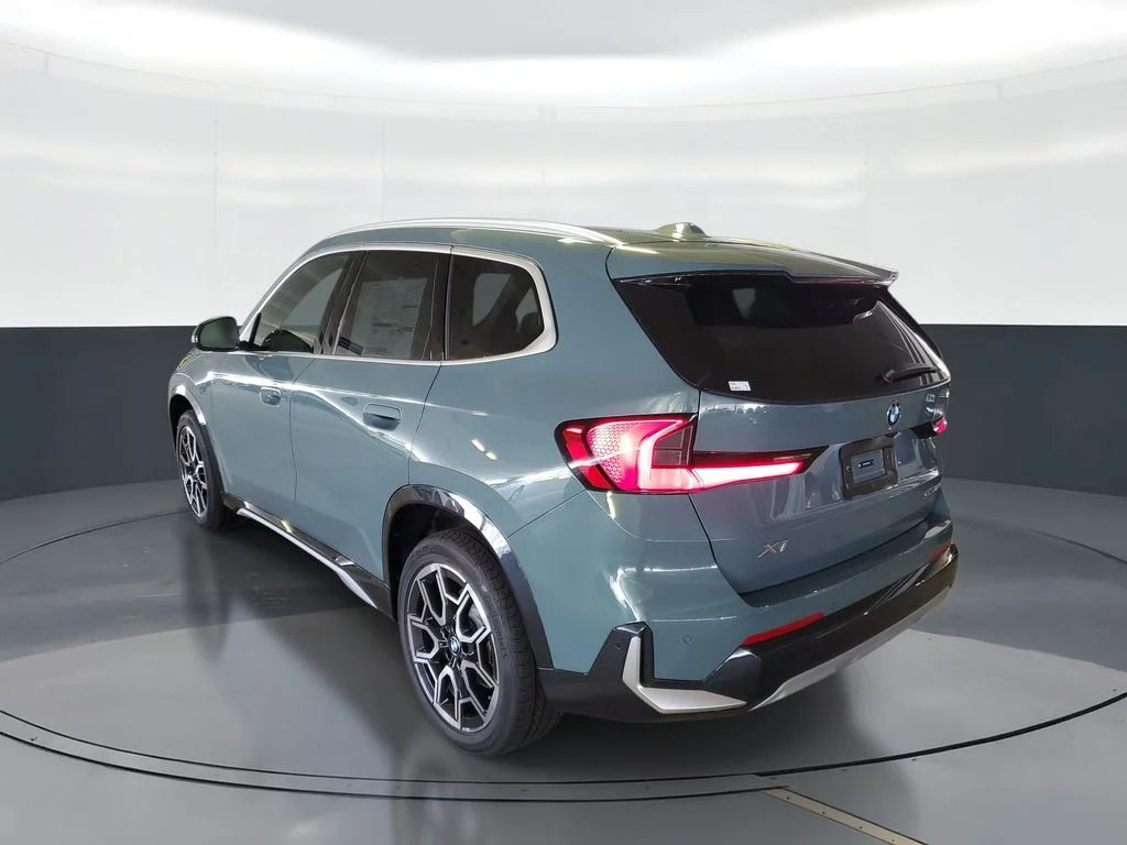 New 2026 Cape York Green Metallic BMW xDrive28i image 4