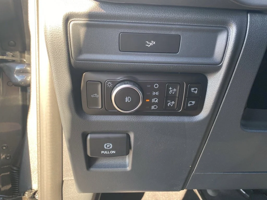 New 2026 Carbonized Gray Metallic Ford XLT image 16