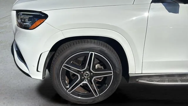 Used 2022 White Mercedes-Benz 4MATIC® image 37