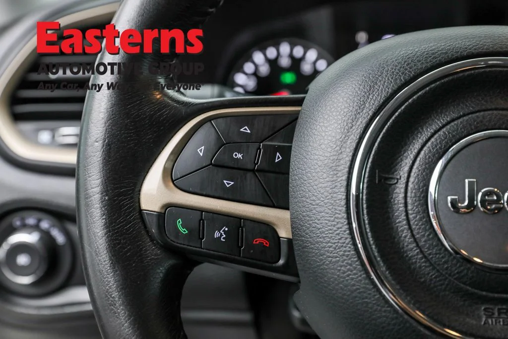 Used 2017 White Jeep Latitude image 15